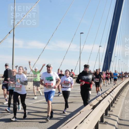 03.10.2025 - Köhlbrandbrückenlauf Matties Gatica Varas http://msf.ph/oto/8987491 03.10.2025 12:29:42 Position 2  meine-sportfotos.de