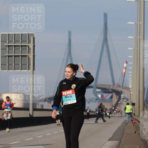 03.10.2025 - Köhlbrandbrückenlauf Luisa Fischer http://msf.ph/oto/8987494 03.10.2025 11:22:53 Position 3 3103 meine-sportfotos.de