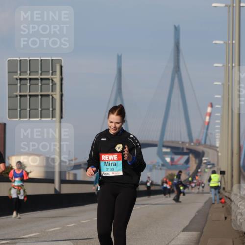 03.10.2025 - Köhlbrandbrückenlauf Luisa Fischer http://msf.ph/oto/8987499 03.10.2025 11:22:53 Position 3 3103 meine-sportfotos.de