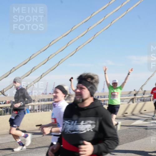 03.10.2025 - Köhlbrandbrückenlauf Matties Gatica Varas http://msf.ph/oto/8987500 03.10.2025 12:29:45 Position 2  meine-sportfotos.de