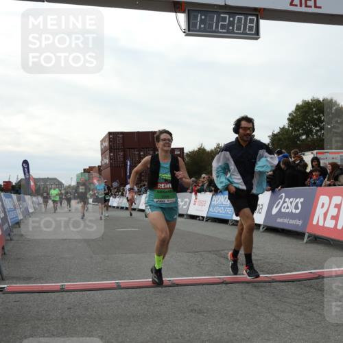 03.10.2025 - Köhlbrandbrückenlauf Yannick Fuchs http://msf.ph/oto/8987501 03.10.2025 16:12:07 Ziel 7404, 7463, 7468, 7615, 7825, 8088, 8259, 8569, 8939, 8951, 9159, 9399 meine-sportfotos.de