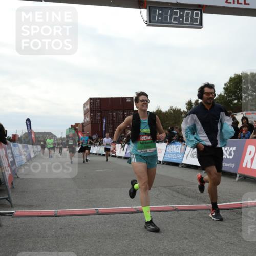 03.10.2025 - Köhlbrandbrückenlauf Yannick Fuchs http://msf.ph/oto/8987508 03.10.2025 16:12:07 Ziel 7404, 7463, 7468, 7615, 7825, 8088, 8259, 8569, 8939, 8951, 9159, 9399 meine-sportfotos.de