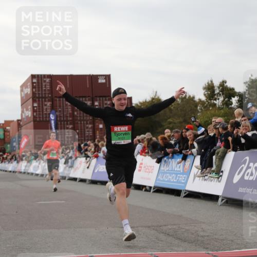 03.10.2025 - Köhlbrandbrückenlauf Yannick Fuchs http://msf.ph/oto/8987509 03.10.2025 15:59:49 Ziel 7165, 7185, 7269, 7450, 9101, 9113 meine-sportfotos.de