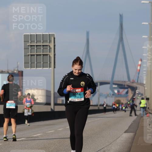 03.10.2025 - Köhlbrandbrückenlauf Luisa Fischer http://msf.ph/oto/8987510 03.10.2025 11:22:54 Position 3 3103 meine-sportfotos.de