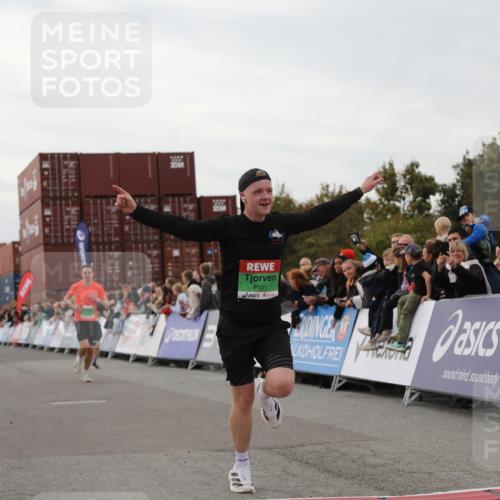 03.10.2025 - Köhlbrandbrückenlauf Yannick Fuchs http://msf.ph/oto/8987515 03.10.2025 15:59:49 Ziel 7165, 7185, 7269, 7450, 9101, 9113 meine-sportfotos.de
