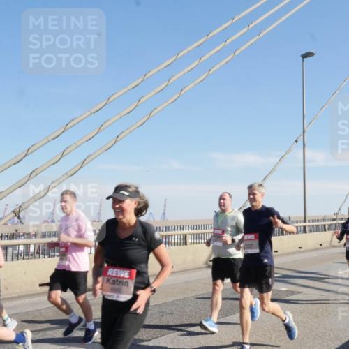 03.10.2025 - Köhlbrandbrückenlauf Matties Gatica Varas http://msf.ph/oto/8987517 03.10.2025 12:29:47 Position 2 4588 meine-sportfotos.de