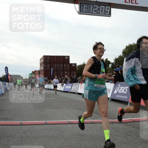 03.10.2025 - Köhlbrandbrückenlauf Yannick Fuchs http://msf.ph/oto/8987519 03.10.2025 16:12:07 Ziel 7404, 7463, 7468, 7615, 7825, 8088, 8259, 8569, 8939, 8951, 9159, 9399 meine-sportfotos.de