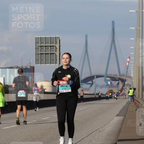 03.10.2025 - Köhlbrandbrückenlauf Luisa Fischer http://msf.ph/oto/8987526 03.10.2025 11:22:55 Position 3 3103 meine-sportfotos.de