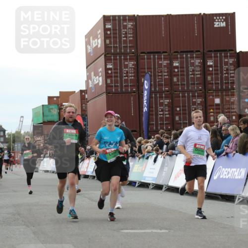 03.10.2025 - Köhlbrandbrückenlauf Yannick Fuchs http://msf.ph/oto/8987530 03.10.2025 16:12:08 Ziel 7404, 7463, 7468, 7615, 7762, 7825, 8088, 8939, 8951, 9159, 9399 meine-sportfotos.de