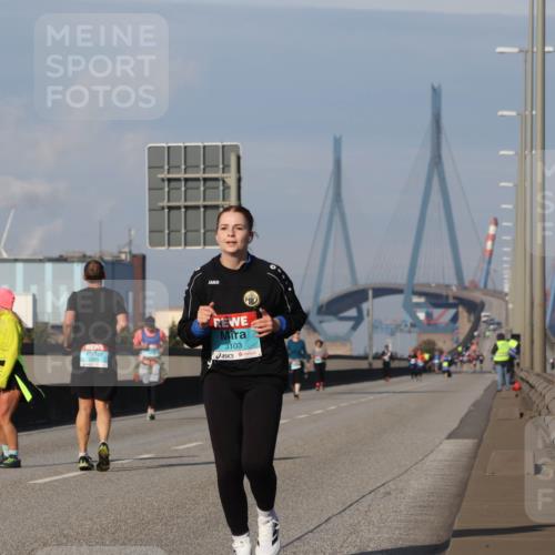 03.10.2025 - Köhlbrandbrückenlauf Luisa Fischer http://msf.ph/oto/8987532 03.10.2025 11:22:55 Position 3 3103 meine-sportfotos.de