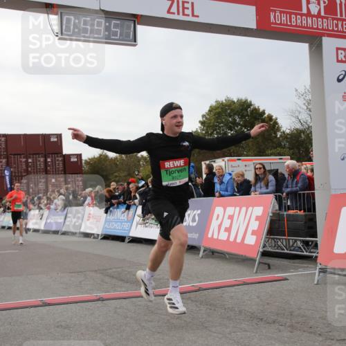 03.10.2025 - Köhlbrandbrückenlauf Yannick Fuchs http://msf.ph/oto/8987533 03.10.2025 15:59:50 Ziel 7165, 7185, 7269, 7450, 9101, 9113 meine-sportfotos.de