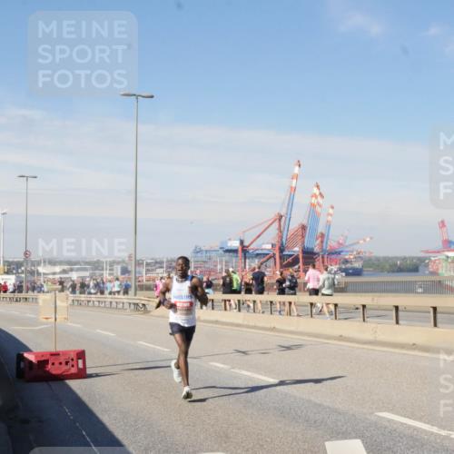 03.10.2025 - Köhlbrandbrückenlauf Matties Gatica Varas http://msf.ph/oto/8987534 03.10.2025 12:29:57 Position 2  meine-sportfotos.de
