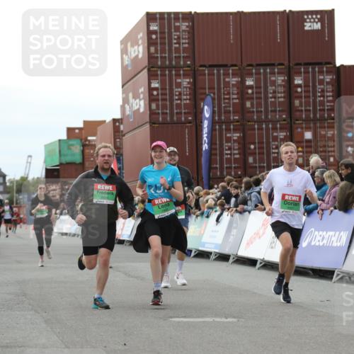 03.10.2025 - Köhlbrandbrückenlauf Yannick Fuchs http://msf.ph/oto/8987535 03.10.2025 16:12:08 Ziel 7404, 7463, 7468, 7615, 7762, 7825, 8088, 8939, 8951, 9159, 9399 meine-sportfotos.de