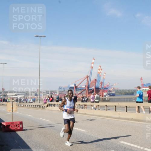 03.10.2025 - Köhlbrandbrückenlauf Matties Gatica Varas http://msf.ph/oto/8987537 03.10.2025 12:29:57 Position 2  meine-sportfotos.de