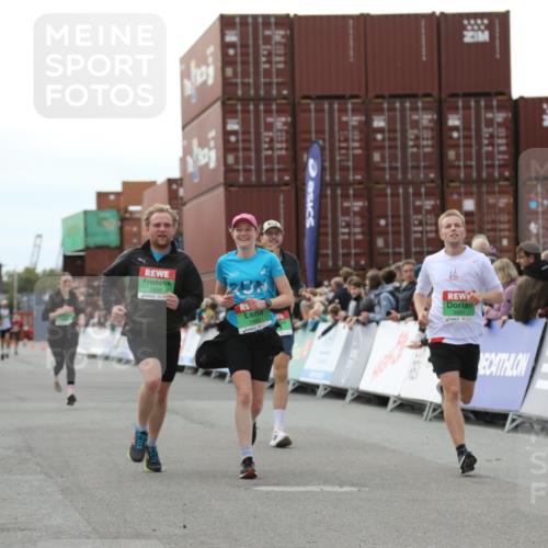 03.10.2025 - Köhlbrandbrückenlauf Yannick Fuchs http://msf.ph/oto/8987540 03.10.2025 16:12:08 Ziel 7404, 7463, 7468, 7615, 7762, 7825, 8088, 8939, 8951, 9159, 9399 meine-sportfotos.de