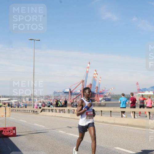03.10.2025 - Köhlbrandbrückenlauf Matties Gatica Varas http://msf.ph/oto/8987541 03.10.2025 12:29:58 Position 2 6353 meine-sportfotos.de