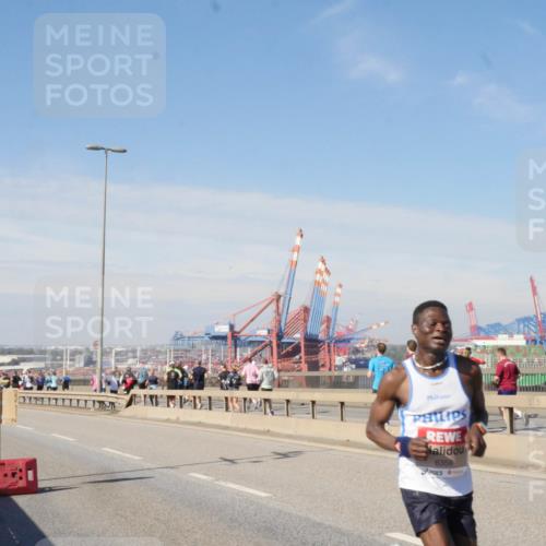 03.10.2025 - Köhlbrandbrückenlauf Matties Gatica Varas http://msf.ph/oto/8987543 03.10.2025 12:29:58 Position 2 6359 meine-sportfotos.de
