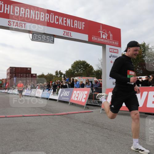 03.10.2025 - Köhlbrandbrückenlauf Yannick Fuchs http://msf.ph/oto/8987544 03.10.2025 15:59:50 Ziel 7165, 7185, 7269, 7450, 9101, 9113 meine-sportfotos.de