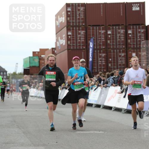03.10.2025 - Köhlbrandbrückenlauf Yannick Fuchs http://msf.ph/oto/8987545 03.10.2025 16:12:08 Ziel 7404, 7463, 7468, 7615, 7762, 7825, 8088, 8939, 8951, 9159, 9399 meine-sportfotos.de