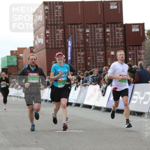 03.10.2025 - Köhlbrandbrückenlauf Yannick Fuchs http://msf.ph/oto/8987551 03.10.2025 16:12:08 Ziel 7404, 7463, 7468, 7615, 7762, 7825, 8088, 8939, 8951, 9159, 9399 meine-sportfotos.de