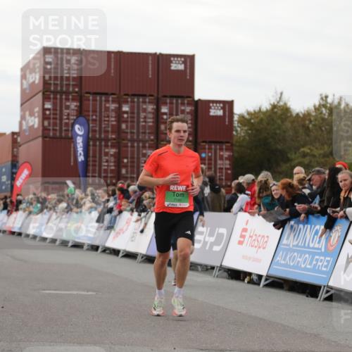 03.10.2025 - Köhlbrandbrückenlauf Yannick Fuchs http://msf.ph/oto/8987556 03.10.2025 15:59:51 Ziel 7165, 7185, 7269, 7450, 9101 meine-sportfotos.de