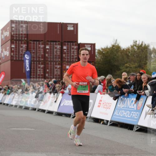 03.10.2025 - Köhlbrandbrückenlauf Yannick Fuchs http://msf.ph/oto/8987564 03.10.2025 15:59:51 Ziel 7165, 7185, 7269, 7450, 9101 meine-sportfotos.de