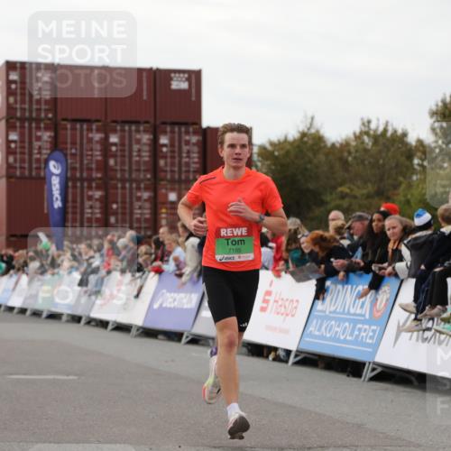 03.10.2025 - Köhlbrandbrückenlauf Yannick Fuchs http://msf.ph/oto/8987569 03.10.2025 15:59:51 Ziel 7165, 7185, 7269, 7450, 9101 meine-sportfotos.de
