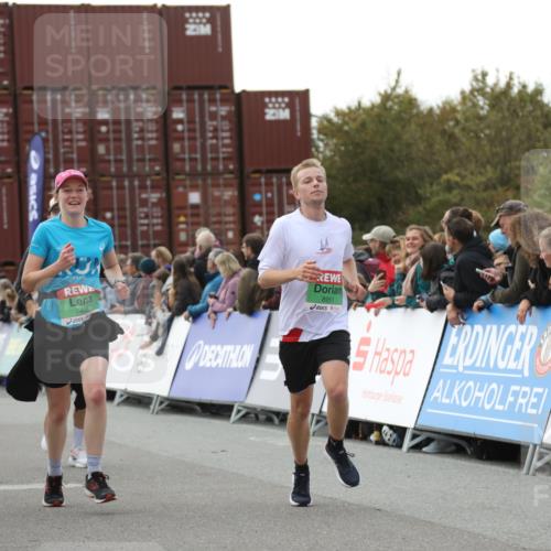 03.10.2025 - Köhlbrandbrückenlauf Yannick Fuchs http://msf.ph/oto/8987570 03.10.2025 16:12:09 Ziel 7404, 7468, 7615, 7762, 7825, 8088, 8939, 8951, 9399 meine-sportfotos.de
