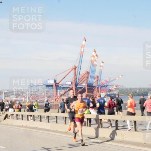 03.10.2025 - Köhlbrandbrückenlauf Matties Gatica Varas http://msf.ph/oto/8987578 03.10.2025 12:30:12 Position 2  meine-sportfotos.de
