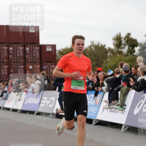 03.10.2025 - Köhlbrandbrückenlauf Yannick Fuchs http://msf.ph/oto/8987583 03.10.2025 15:59:52 Ziel 7165, 7185, 7269, 7450, 8915, 9101 meine-sportfotos.de