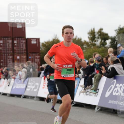 03.10.2025 - Köhlbrandbrückenlauf Yannick Fuchs http://msf.ph/oto/8987587 03.10.2025 15:59:52 Ziel 7165, 7185, 7269, 7450, 8915, 9101 meine-sportfotos.de