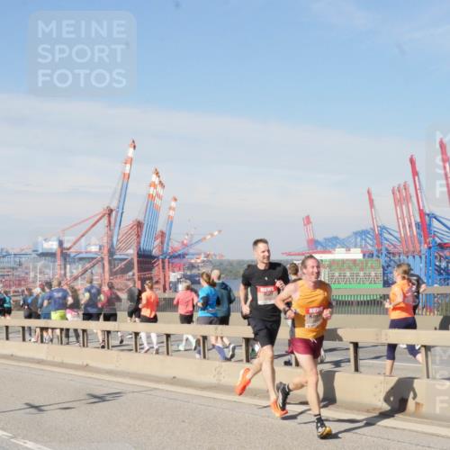 03.10.2025 - Köhlbrandbrückenlauf Matties Gatica Varas http://msf.ph/oto/8987589 03.10.2025 12:30:13 Position 2  meine-sportfotos.de