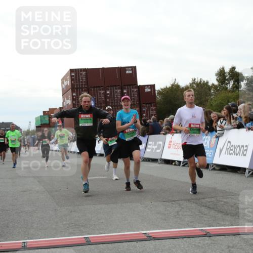 03.10.2025 - Köhlbrandbrückenlauf Yannick Fuchs http://msf.ph/oto/8987590 03.10.2025 16:12:10 Ziel 7404, 7468, 7615, 7762, 7825, 8088, 8939, 8951, 9399 meine-sportfotos.de