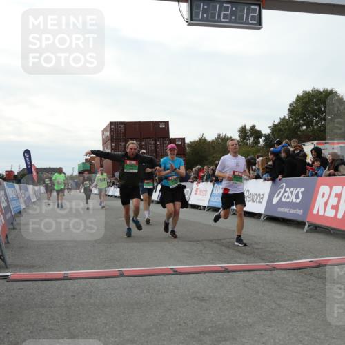 03.10.2025 - Köhlbrandbrückenlauf Yannick Fuchs http://msf.ph/oto/8987597 03.10.2025 16:12:10 Ziel 7404, 7468, 7615, 7762, 7825, 8088, 8939, 8951, 9399 meine-sportfotos.de