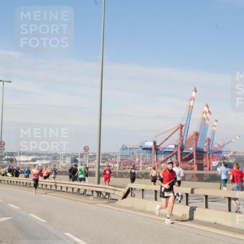 03.10.2025 - Köhlbrandbrückenlauf Matties Gatica Varas http://msf.ph/oto/8987601 03.10.2025 12:30:28 Position 2  meine-sportfotos.de