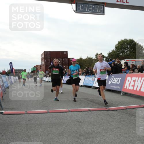 03.10.2025 - Köhlbrandbrückenlauf Yannick Fuchs http://msf.ph/oto/8987610 03.10.2025 16:12:10 Ziel 7404, 7468, 7615, 7762, 7825, 8088, 8939, 8951, 9399 meine-sportfotos.de