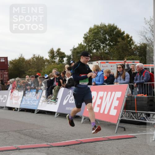 03.10.2025 - Köhlbrandbrückenlauf Yannick Fuchs http://msf.ph/oto/8987613 03.10.2025 15:59:53 Ziel 7165, 7185, 7269, 8915, 9101 meine-sportfotos.de