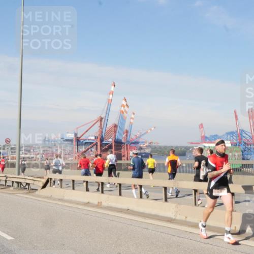 03.10.2025 - Köhlbrandbrückenlauf Matties Gatica Varas http://msf.ph/oto/8987615 03.10.2025 12:30:30 Position 2  meine-sportfotos.de