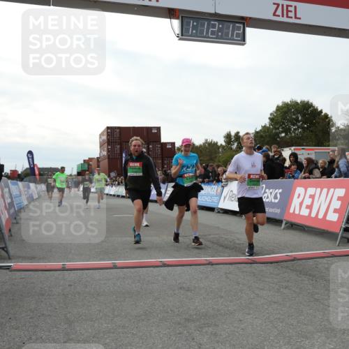 03.10.2025 - Köhlbrandbrückenlauf Yannick Fuchs http://msf.ph/oto/8987616 03.10.2025 16:12:10 Ziel 7404, 7468, 7615, 7762, 7825, 8088, 8939, 8951, 9399 meine-sportfotos.de