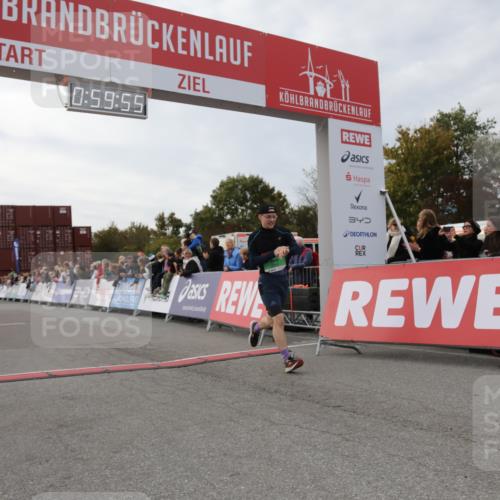 03.10.2025 - Köhlbrandbrückenlauf Yannick Fuchs http://msf.ph/oto/8987623 03.10.2025 15:59:54 Ziel 7165, 7185, 7269, 8915 meine-sportfotos.de