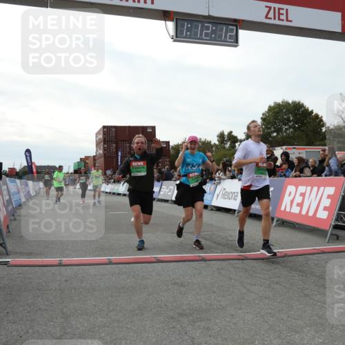 03.10.2025 - Köhlbrandbrückenlauf Yannick Fuchs http://msf.ph/oto/8987624 03.10.2025 16:12:10 Ziel 7404, 7468, 7615, 7762, 7825, 8088, 8939, 8951, 9399 meine-sportfotos.de