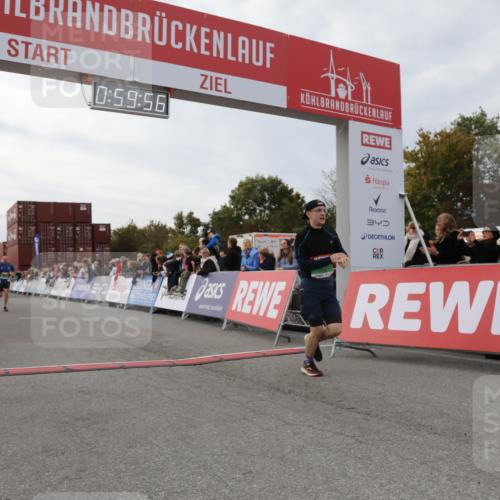 03.10.2025 - Köhlbrandbrückenlauf Yannick Fuchs http://msf.ph/oto/8987629 03.10.2025 15:59:54 Ziel 7165, 7185, 7269, 8915 meine-sportfotos.de