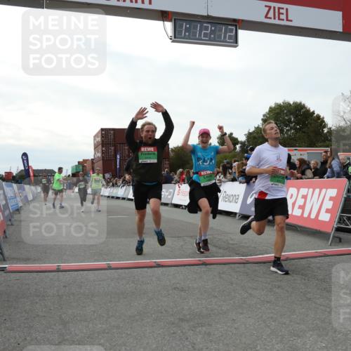 03.10.2025 - Köhlbrandbrückenlauf Yannick Fuchs http://msf.ph/oto/8987631 03.10.2025 16:12:10 Ziel 7404, 7468, 7615, 7762, 7825, 8088, 8939, 8951, 9399 meine-sportfotos.de