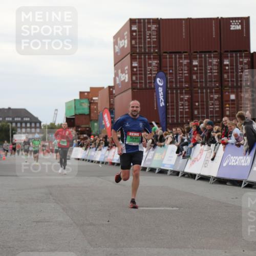 03.10.2025 - Köhlbrandbrückenlauf Yannick Fuchs http://msf.ph/oto/8987634 03.10.2025 15:59:54 Ziel 7165, 7185, 7269, 8915 meine-sportfotos.de