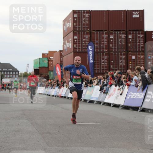 03.10.2025 - Köhlbrandbrückenlauf Yannick Fuchs http://msf.ph/oto/8987638 03.10.2025 15:59:55 Ziel 7165, 7185, 7269, 8915 meine-sportfotos.de