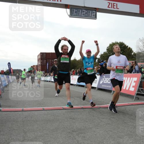 03.10.2025 - Köhlbrandbrückenlauf Yannick Fuchs http://msf.ph/oto/8987639 03.10.2025 16:12:11 Ziel 7404, 7468, 7615, 7762, 7825, 8088, 8939, 8951 meine-sportfotos.de