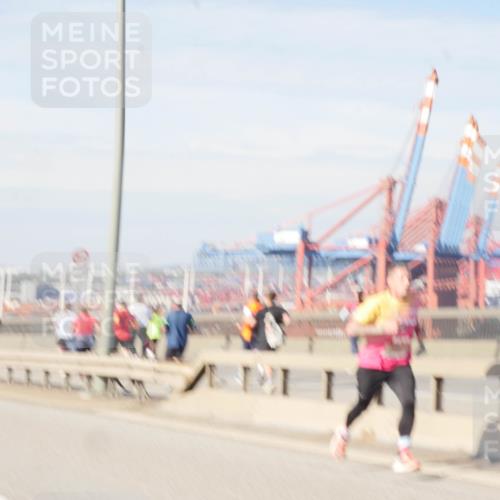 03.10.2025 - Köhlbrandbrückenlauf Matties Gatica Varas http://msf.ph/oto/8987642 03.10.2025 12:30:33 Position 2  meine-sportfotos.de