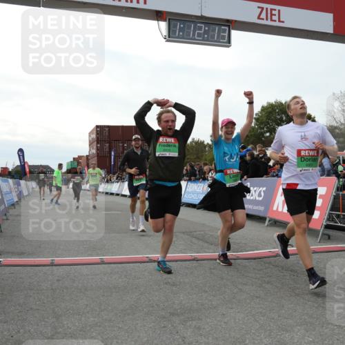 03.10.2025 - Köhlbrandbrückenlauf Yannick Fuchs http://msf.ph/oto/8987645 03.10.2025 16:12:11 Ziel 7404, 7468, 7615, 7762, 7825, 8088, 8939, 8951 meine-sportfotos.de