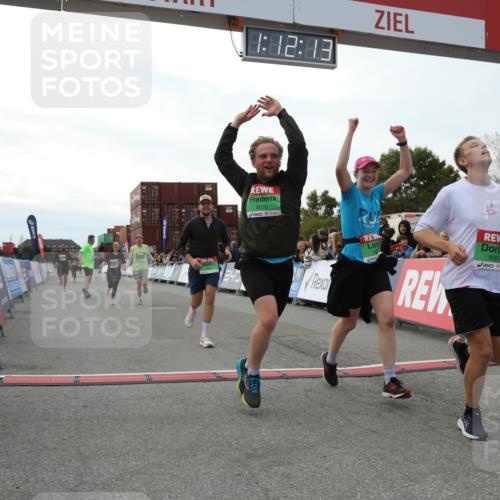 03.10.2025 - Köhlbrandbrückenlauf Yannick Fuchs http://msf.ph/oto/8987651 03.10.2025 16:12:11 Ziel 7404, 7468, 7615, 7762, 7825, 8088, 8939, 8951 meine-sportfotos.de