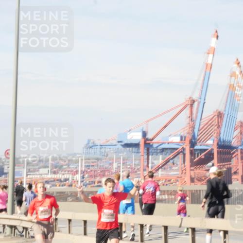 03.10.2025 - Köhlbrandbrückenlauf Matties Gatica Varas http://msf.ph/oto/8987657 03.10.2025 12:30:40 Position 2  meine-sportfotos.de